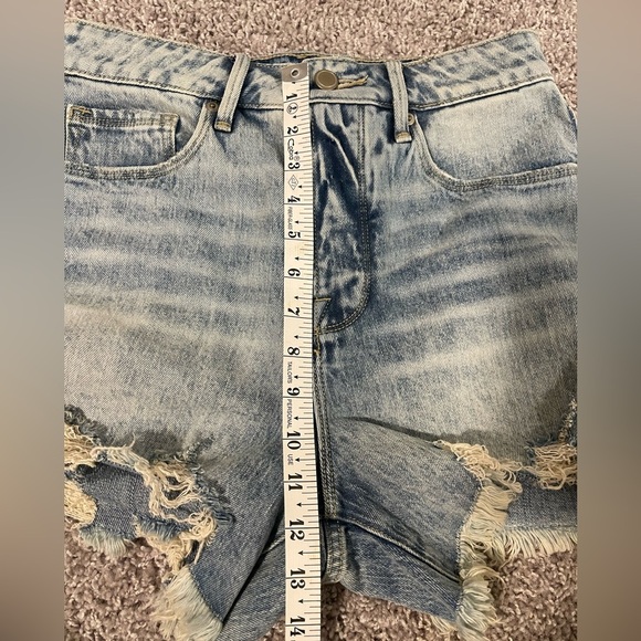 Good American | Bombshell Distressed High Rise Shorts - Picture 4 of 8